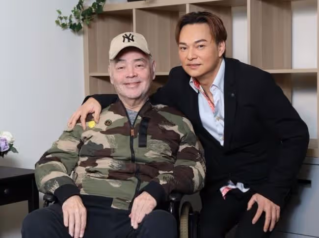 知名歌手張偉文確診!冒冷雨在醫院門外苦等10小時,65歲病痛纏身