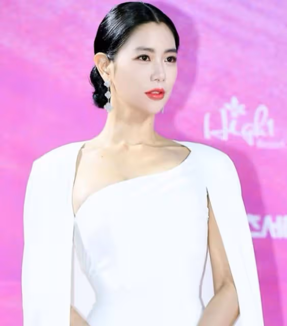 結婚3年,亞洲第一美女克拉拉與老公首同框,甜蜜表白:永遠的愛