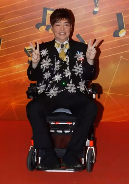 又一確診!69歲「靚聲王」已緊急送院治療,因腦退化未曾接種疫苗