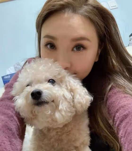 香港女歌手曝疑似確診而引發小三風波,受感染被指與男方同居有關