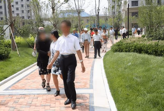 我給親姐打工,月薪五千,老婆懷孕我想照顧兩個月,親姐讓我辭職