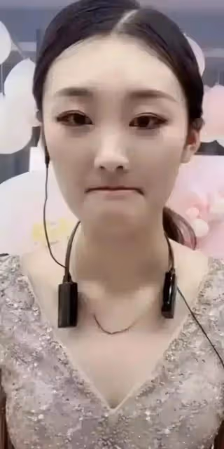 只是因為抱了一下娃娃,陳亞男又被瘋狂吐槽,她應該何去何從