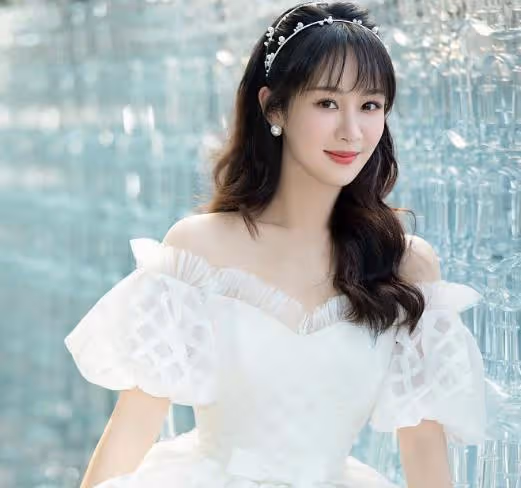 不是歡瑞一員卻是御用女配,和演員田亮離婚後,45歲的她戲約不斷