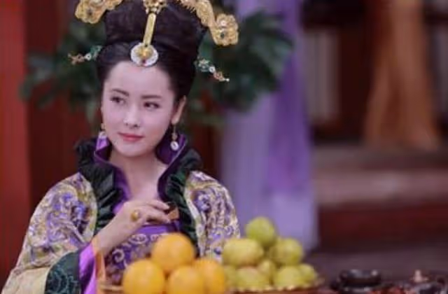 不是歡瑞一員卻是御用女配,和演員田亮離婚後,45歲的她戲約不斷