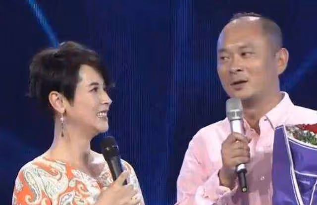 不是歡瑞一員卻是御用女配,和演員田亮離婚後,45歲的她戲約不斷