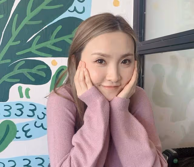 否認當第三者!香港知名女歌手迎來新戀情,與男友同居時確診