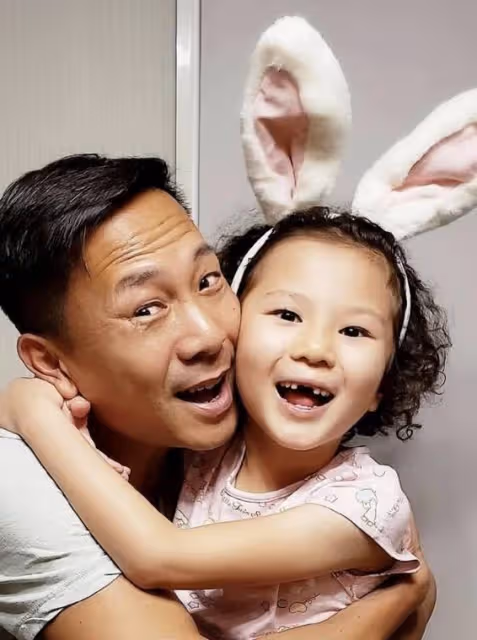 恭喜!TVB離巢戲骨陳國邦簽約英皇,10歲女兒曾參演《梅艷芳》