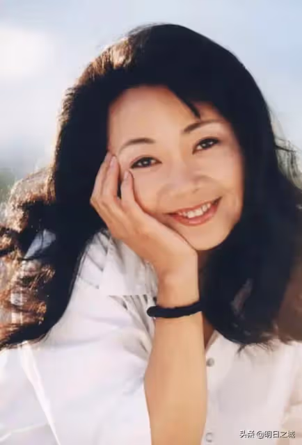 《人世間》:年輕時秉昆媽這麼美!給孫儷當過婆婆,給黃渤當過媽