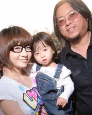 高曉松14歲女兒罕曝光,渾身奢侈品白到發光,做睫毛美甲氣質成熟