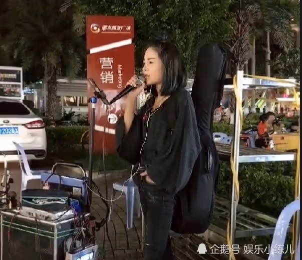 花姐狂浪為何那麼火?從街頭歌手到千萬網紅,她到底經歷了什麼?
