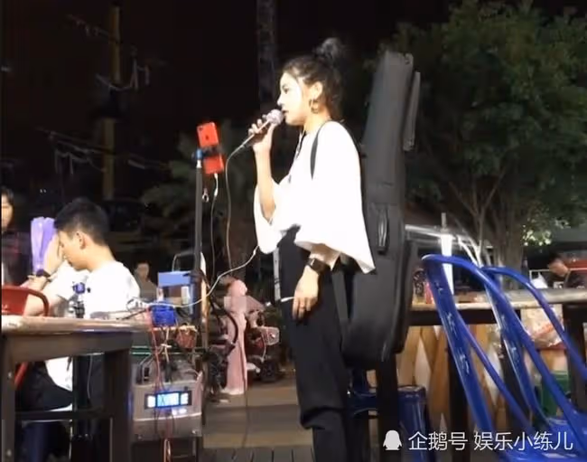 花姐狂浪為何那麼火?從街頭歌手到千萬網紅,她到底經歷了什麼?
