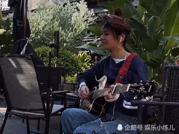 花姐狂浪為何那麼火?從街頭歌手到千萬網紅,她到底經歷了什麼?