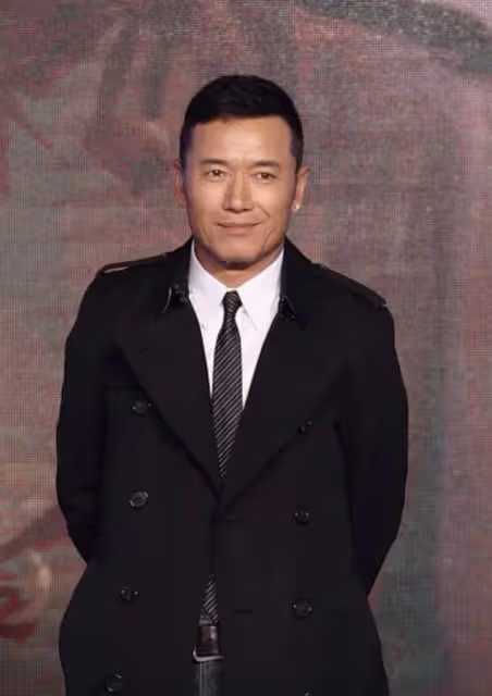 63歲苗僑偉為兒子慶28歲生日！曝光愛子兒時舊照，不見嬌妻戚美珍
