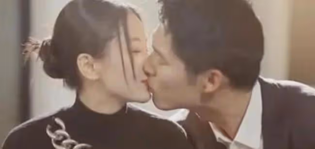 醒來後一個人躺在床上,身上的痕跡也在提醒我,昨晚我被睡了