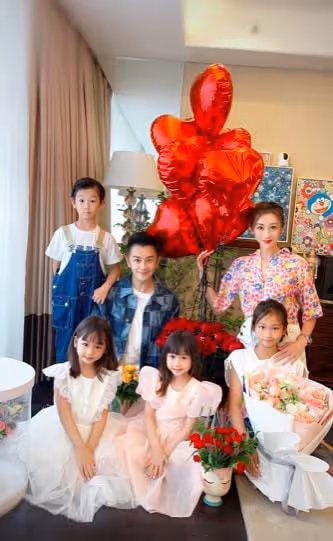 25歲網紅拼四胎惹爭議，3個女兒從小當童模養家，網友喊話求封禁