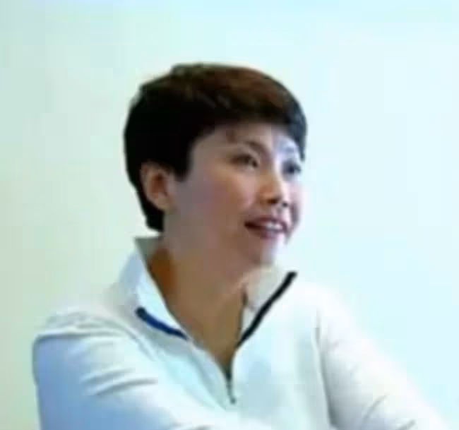 中國第一位體育主持人寧辛:與丈夫分居21年,58歲生孩子成難題