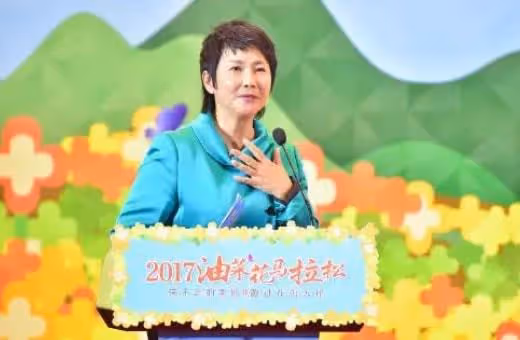 中國第一位體育主持人寧辛:與丈夫分居21年,58歲生孩子成難題