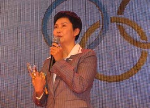 中國第一位體育主持人寧辛:與丈夫分居21年,58歲生孩子成難題