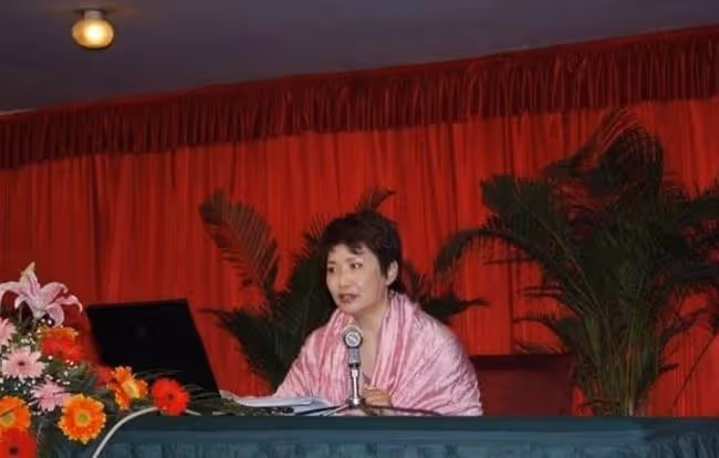 中國第一位體育主持人寧辛:與丈夫分居21年,58歲生孩子成難題