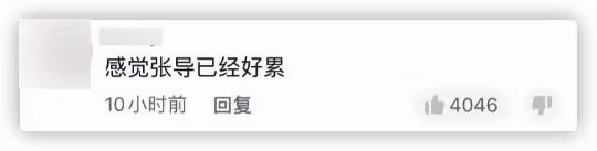 張藝謀閉幕式後現身,一路步行和志願者打招呼,不停揮手毫無架子