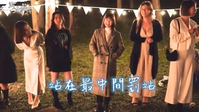 恭喜!男星送鴿子蛋求婚成功,女友高顏值不輸明星,激動哭花雙眼