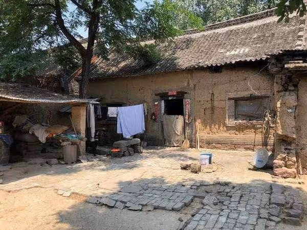 我打工供弟弟念書,如今家裡拆遷分了三套房,爸媽只給我十萬