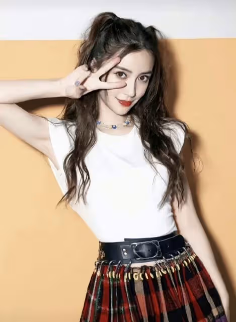 Angelababy簽約悅凱，與宋茜楊洋成同事，網友：不拍影視劇就行