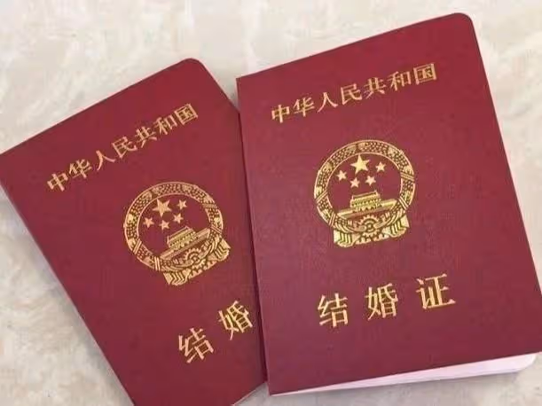 母親嫌老公窮讓我離婚,如今前夫發財,母親讓我復婚:你弟缺彩禮