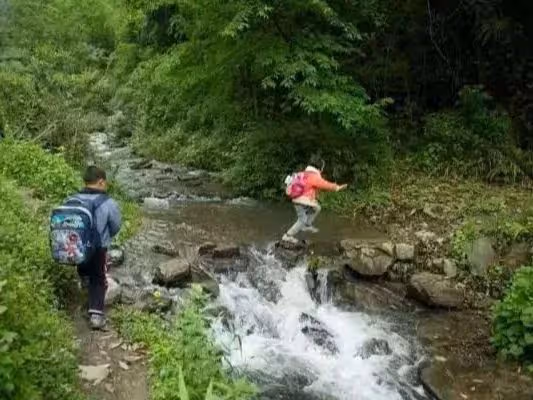 小姑子遠嫁,我給十萬,如今小姑子離婚,婆婆要我們養著小姑子