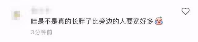 向佐天津拍戲妻女緊隨!郭碧婷雙手捧肚孕態十足,體型比路人還寬