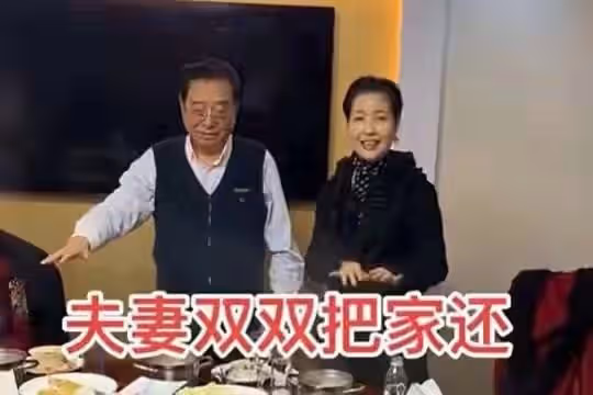 82歲李雙江罕露面!肚子突出滿頭濃密黑髮,親自教學飆高音獲熱捧