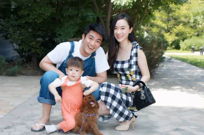杜江人設崩塌,只因在網上私信美女,網友:有一個劉芮麟還不夠嗎?