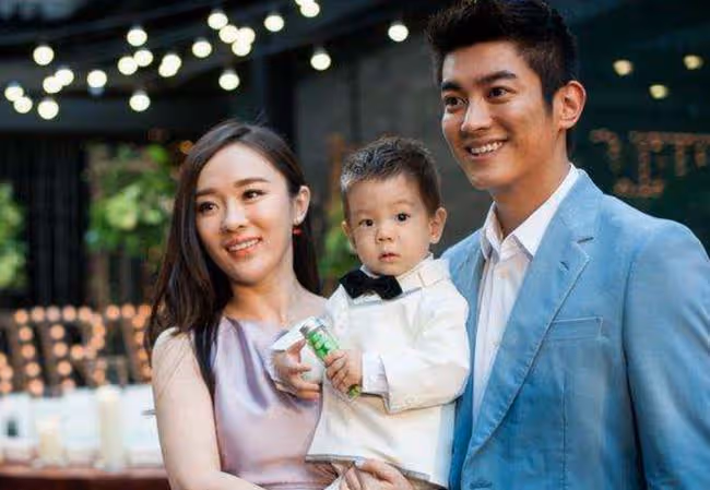 杜江人設崩塌,只因在網上私信美女,網友:有一個劉芮麟還不夠嗎?