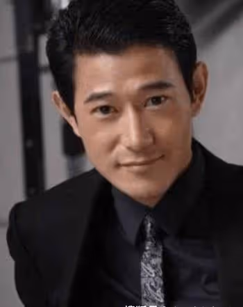 他演了19年鬼子,回國探親被國人暴打,果斷讓女兒加入中國國籍