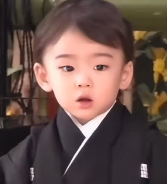 藤間齋:日本第一美男,五官比女生還精緻,10年人生被拍成紀錄片