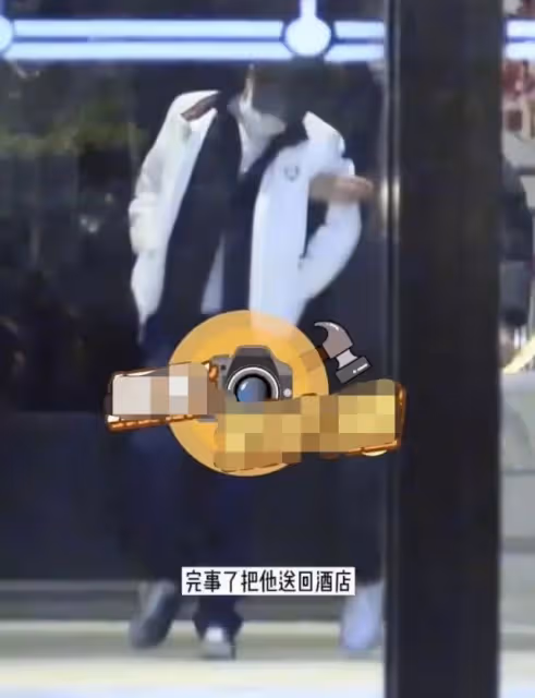文章再次被拍缺德行為,專挑別人車門前小便,助理在一旁打掩護!
