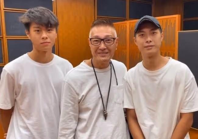 盧惠光前妻罕露面,緊摟醫生老公秀恩愛,44歲已是4個孩子的媽