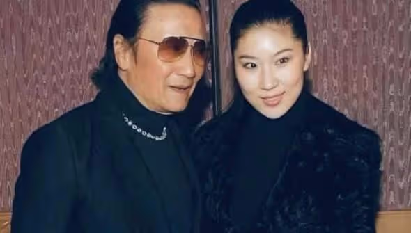 85歲謝賢與友聚餐,前妻狄波拉對其照顧周到,兩人道別前當眾親吻
