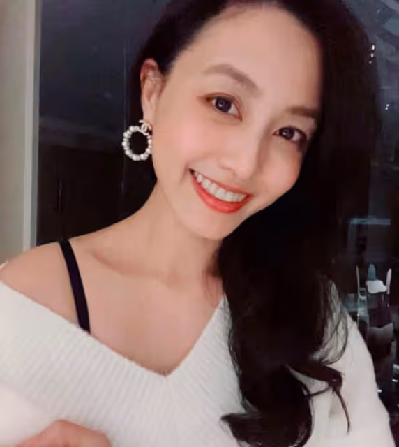 38歲女星揭露豪門生活,累到睡地板一周沒刷牙,為照顧女兒落病根