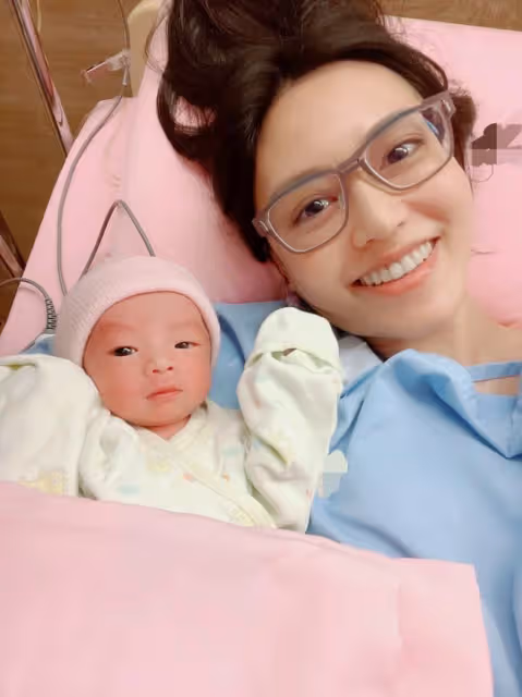 38歲女星揭露豪門生活,累到睡地板一周沒刷牙,為照顧女兒落病根