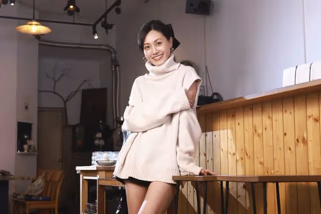 38歲女星揭露豪門生活,累到睡地板一周沒刷牙,為照顧女兒落病根