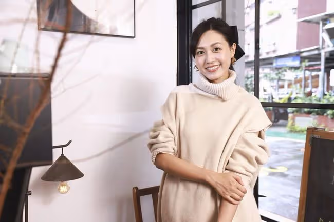 38歲女星揭露豪門生活,累到睡地板一周沒刷牙,為照顧女兒落病根
