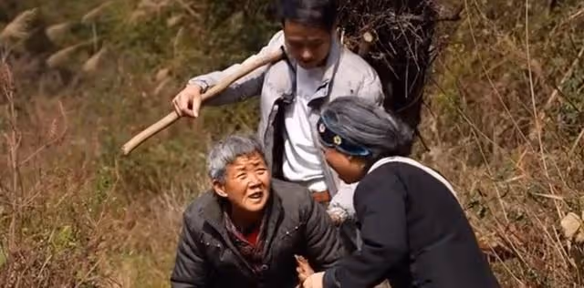 開心外婆:扮演老太太吸粉百萬,演技堪比宋丹丹,真實樣貌遭垂涎