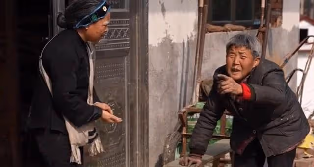 開心外婆:扮演老太太吸粉百萬,演技堪比宋丹丹,真實樣貌遭垂涎