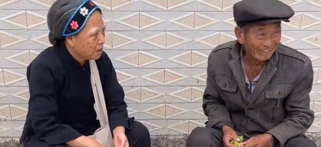 開心外婆:扮演老太太吸粉百萬,演技堪比宋丹丹,真實樣貌遭垂涎
