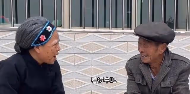 開心外婆:扮演老太太吸粉百萬,演技堪比宋丹丹,真實樣貌遭垂涎
