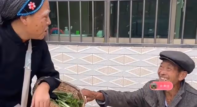 開心外婆:扮演老太太吸粉百萬,演技堪比宋丹丹,真實樣貌遭垂涎