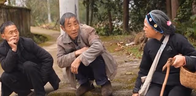 開心外婆:扮演老太太吸粉百萬,演技堪比宋丹丹,真實樣貌遭垂涎