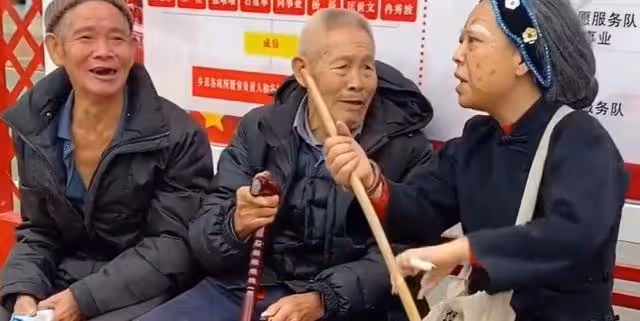 開心外婆:扮演老太太吸粉百萬,演技堪比宋丹丹,真實樣貌遭垂涎