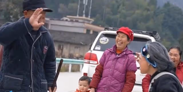 開心外婆:扮演老太太吸粉百萬,演技堪比宋丹丹,真實樣貌遭垂涎